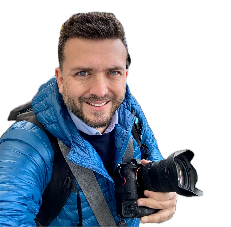 Iacopo Trezzi con la sua macchina fotografica